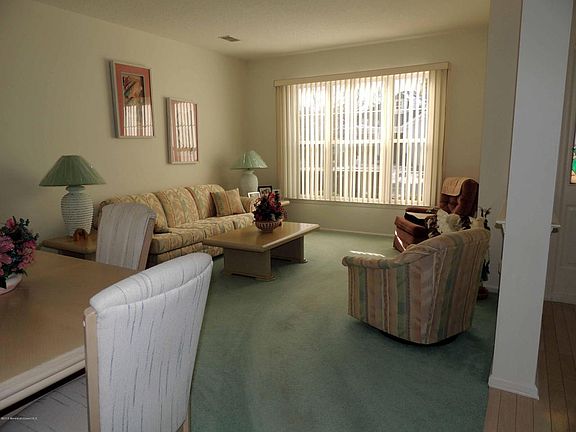 4th image of 27 Amberwinds Ct