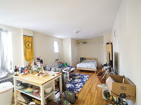 2nd image of 290 19th St #1