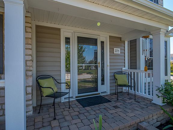 3rd image of 275 Fox Glen Dr E