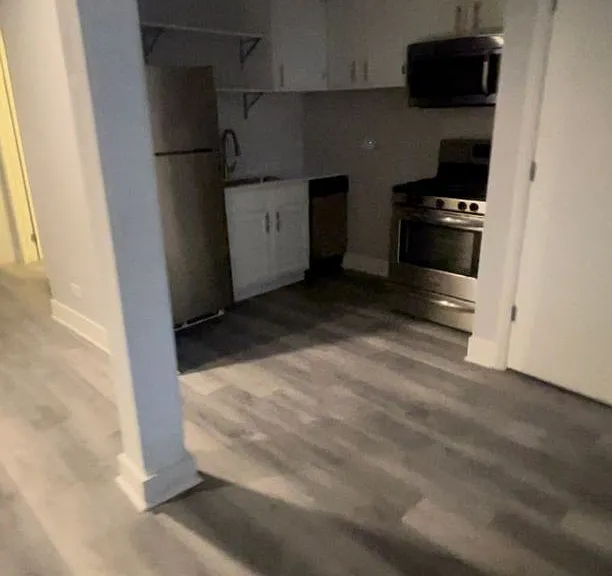 843GB W Barry Ave — Photo 2