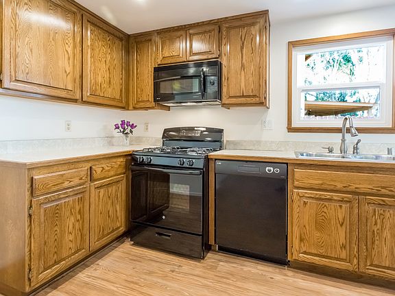 4th image of 26818 Pamela Dr