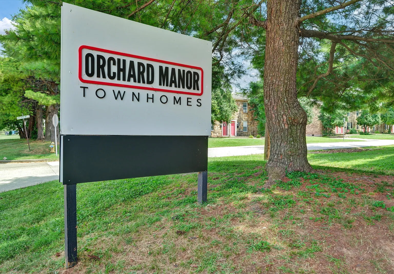 Orchard Manor Townhomes — Photo 3