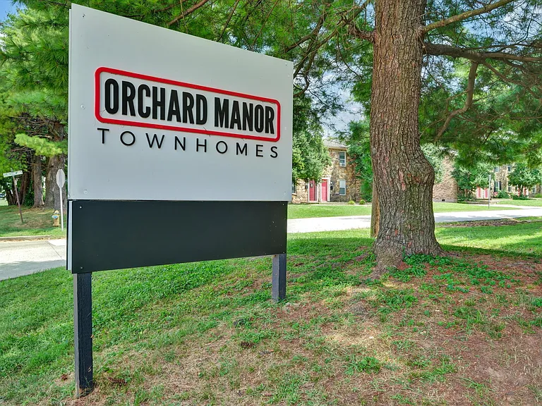 3100 Orchard Manor Cir — Photo 4