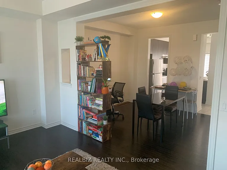 50 Edinburgh Dr #19 — Photo 4
