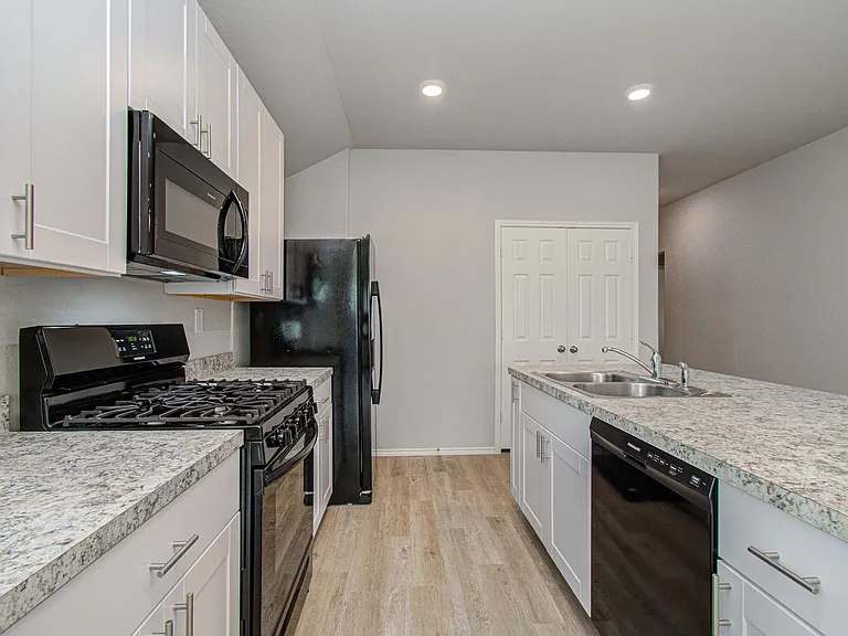 2030 Brixham Bluff Ln — Photo 7