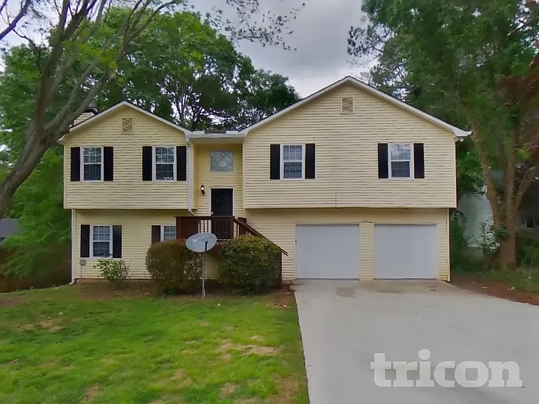 2407 Windridge Dr NE — Photo 2