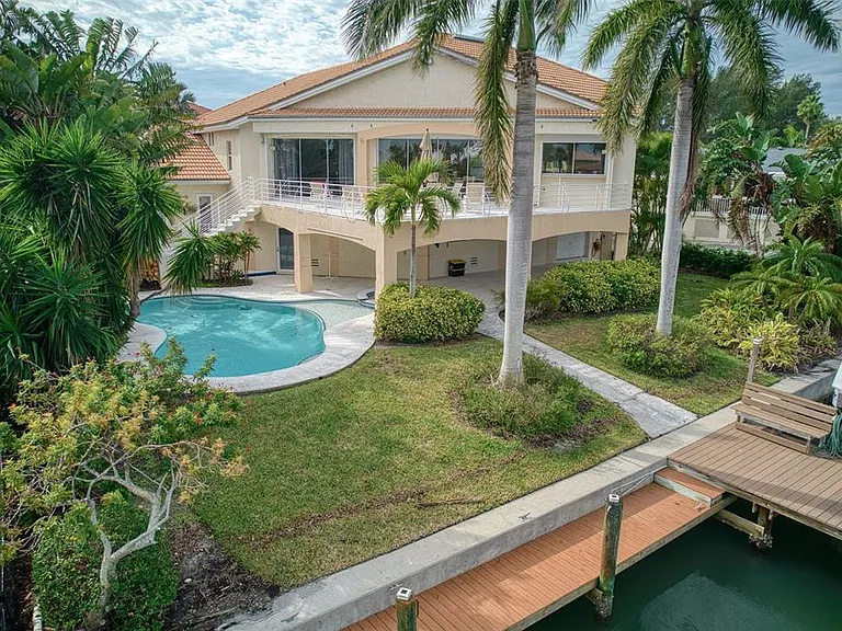 131 Sands Point Dr — Photo 48
