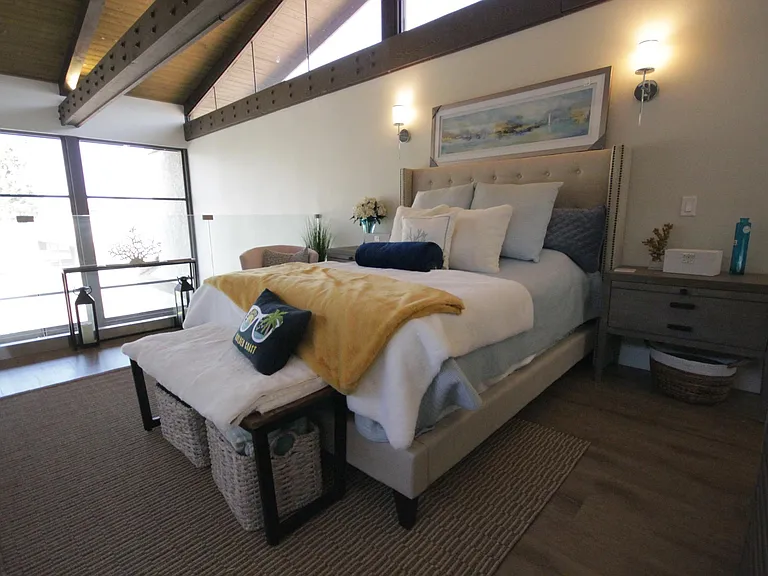7329 Marina Pacifica Dr S — Photo 24
