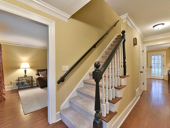 3rd image of 135 Hembree Circle Dr