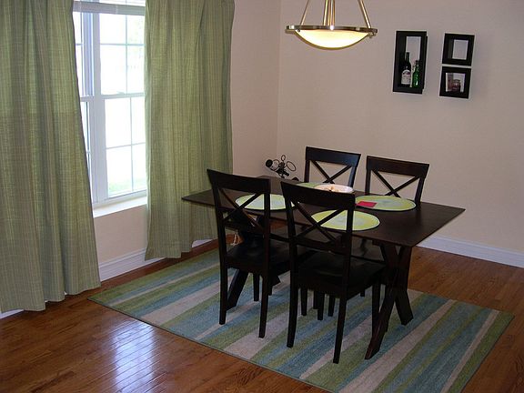Dining Room & Hardwood