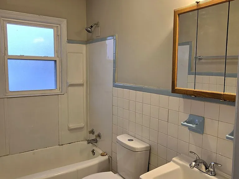401 Springhill Dr — Photo 11