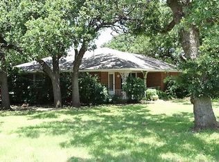 601 E Oak St, Nocona, TX 76255