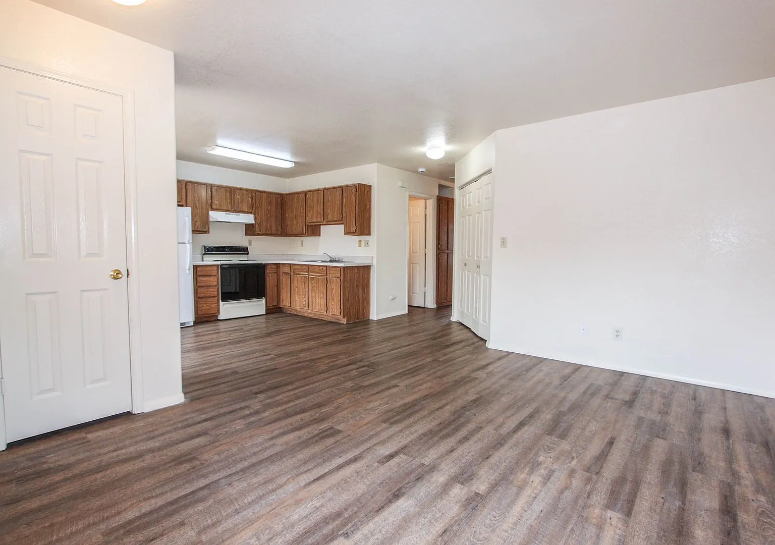 8460 E. Lakeshore Drive — Photo 2