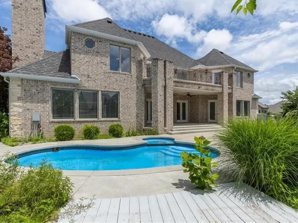 1 W Colonial Dr, Rogers, AR 72758