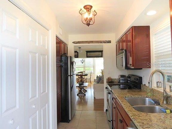 5th image of 2186 Edythe Dr APT 10