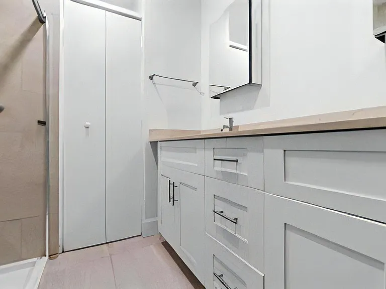 5911 SW 36th Ter — Photo 11