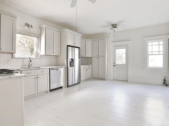 3rd image of 816 Hawthorne St