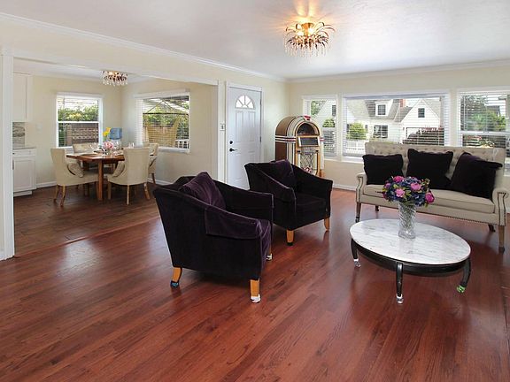 4th image of 4325 Court Dr