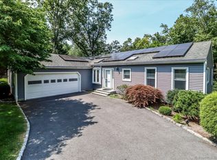 6 Big Buck Ln, Brookfield, CT 06804