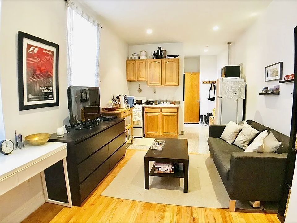 1st image of 183 Mulberry St APT 2
