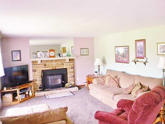 2nd image of 2573 Carl Ave