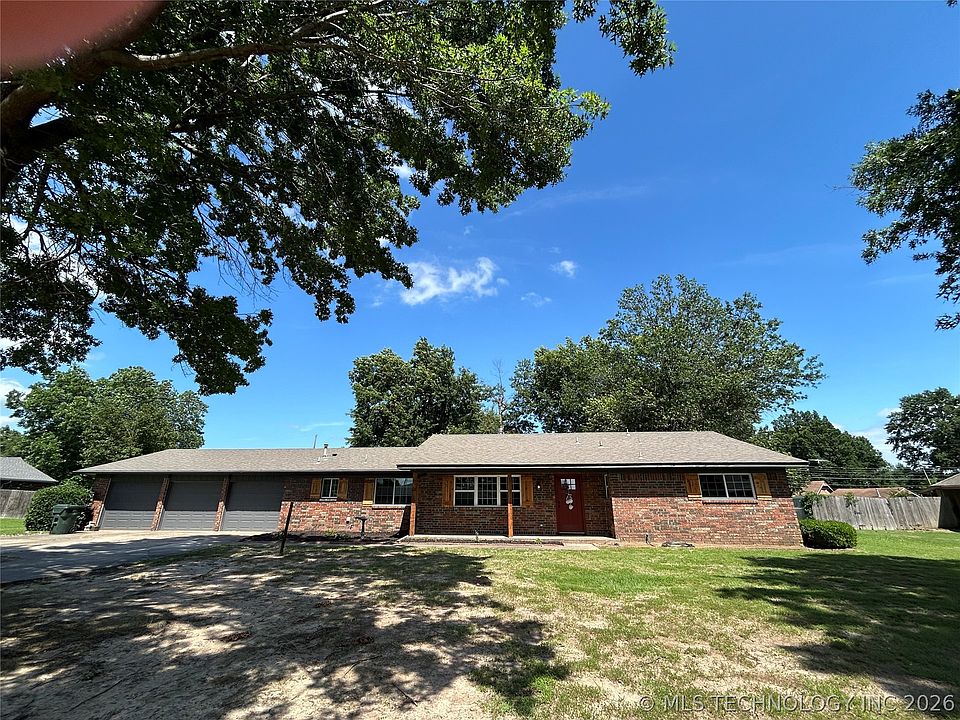 1st image of 2412 W Coburn Cir
