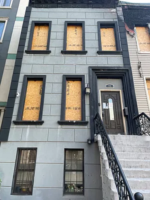 Sold by Invictus Property Advisors LLC | media 1