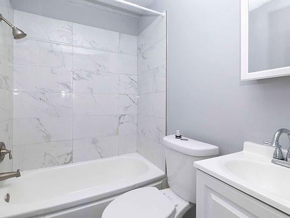 4th image of 615 E Main St APT D37
