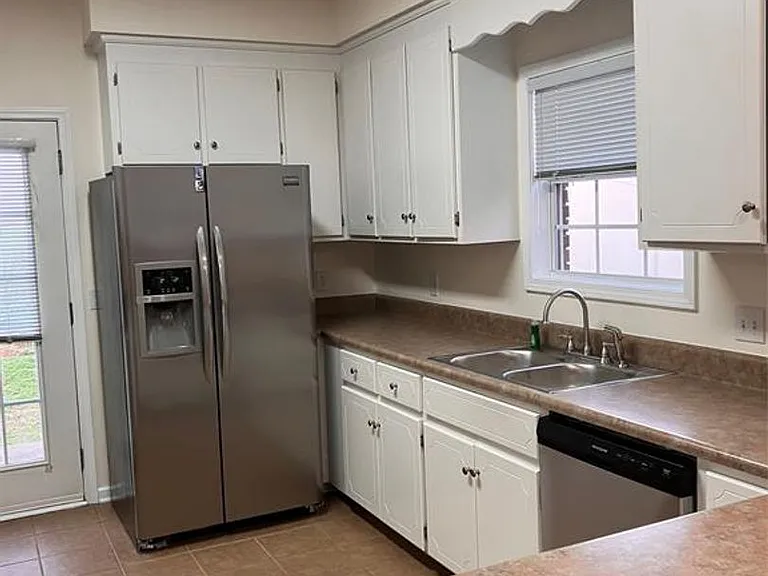 209 Camden Dr — Photo 3