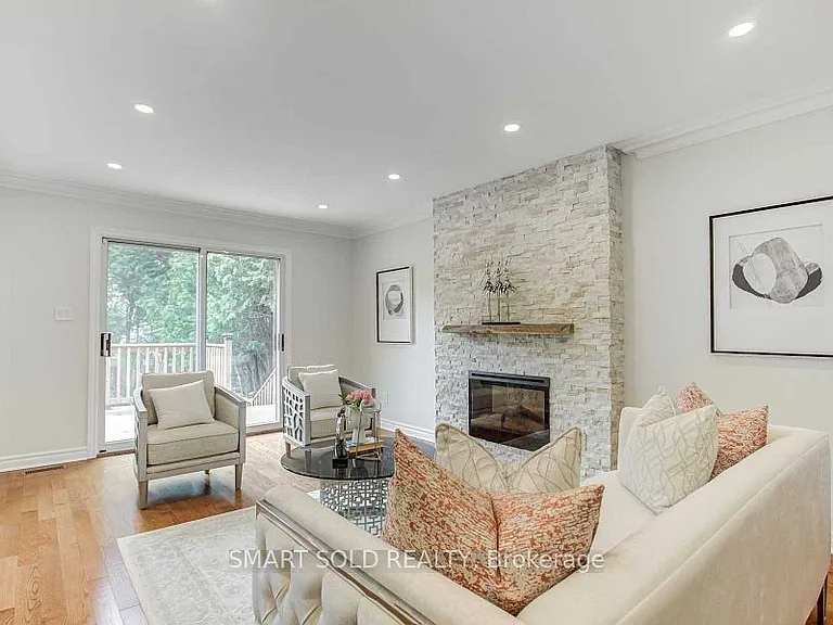 45 Abbeywood Trl #MAIN FLOOR — Photo 11
