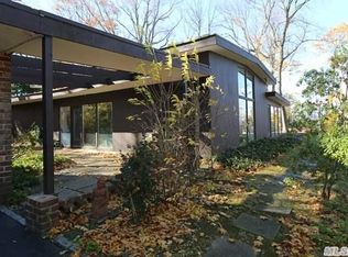 33 Sunset Rd, Great Neck, NY 11024