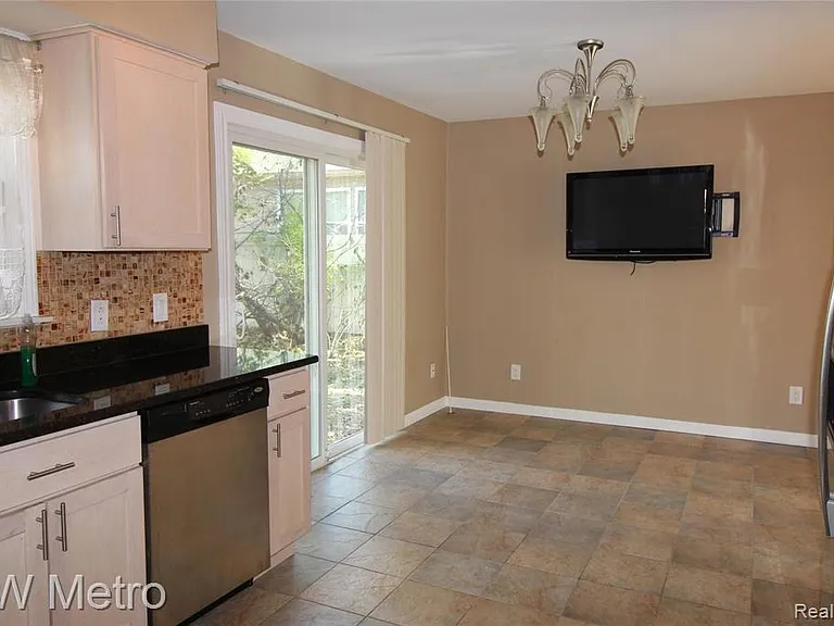 311 Woodlawn Ave — Photo 13
