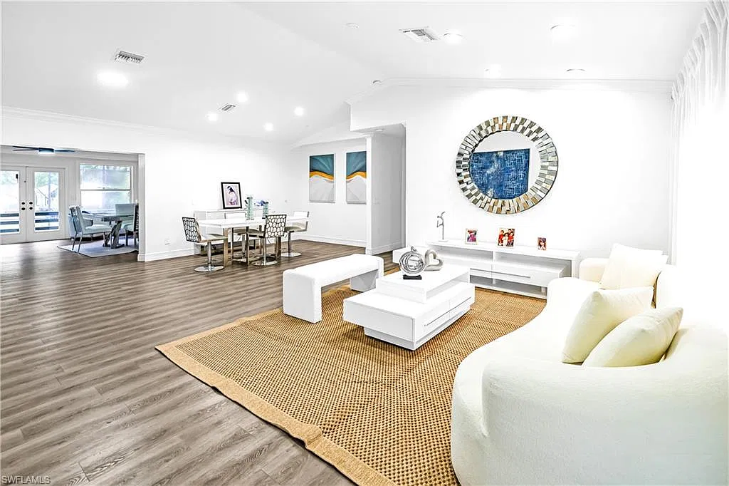 6 bed, 4.0 bath, 3783 sqft, $9,500 — Photo 1