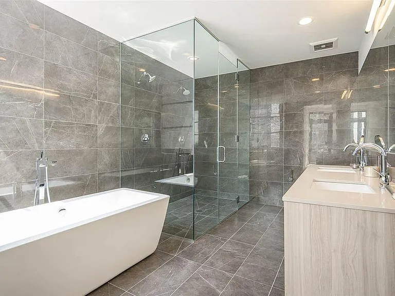 JC Apartments — Photo 10