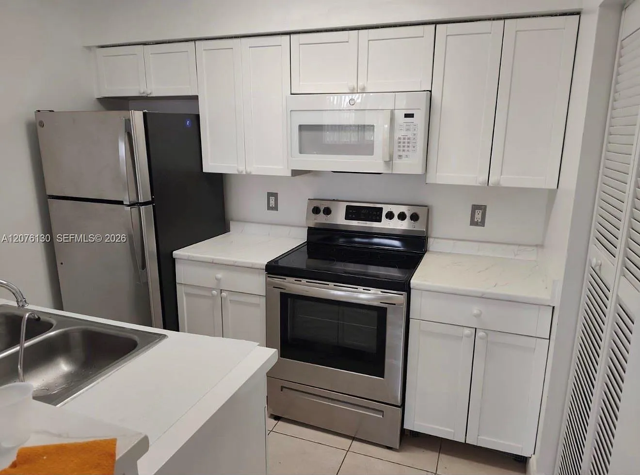 Royal Poinciana Condo — Photo 2