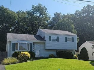 40 Copperfield Dr, Hamilton, NJ 08610