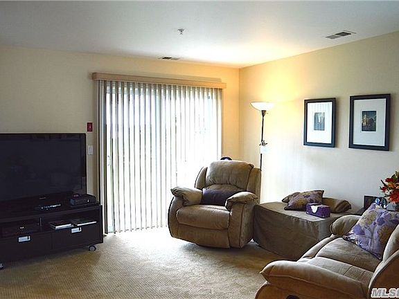 4th image of 156 Brattle Cir