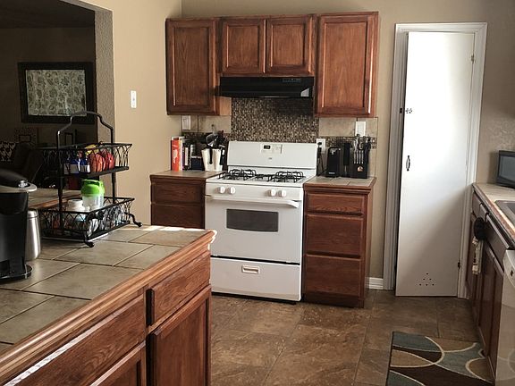 4th image of 301 N Ash St