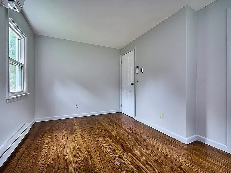 85 Longmeadow Dr — Photo 11