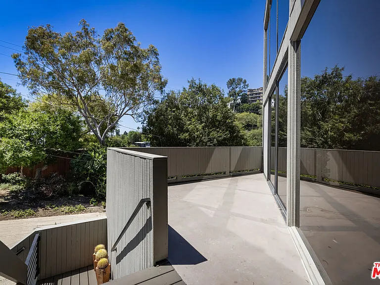 3035 Windsor Ave — Photo 11