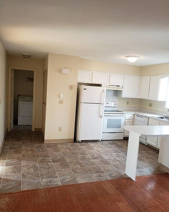 2nd image of 20 Lawrence Ave #38D