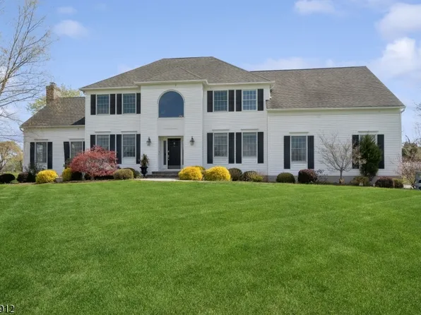 1 Primrose Ln, Raritan Twp., NJ 08822
