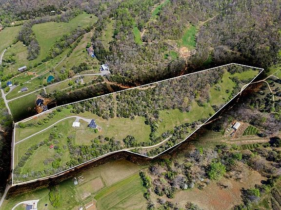3rd image of 216 Old Wolf Hill Rd