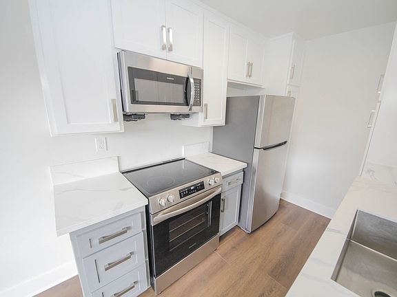 5th image of 11620 Mayfield Ave APT 312