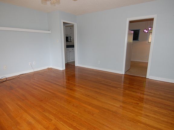 3rd image of 15 Hillcrest Dr