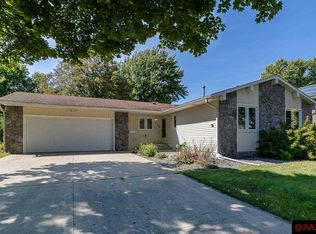 106 Merlin Cir, Mankato, MN 56001