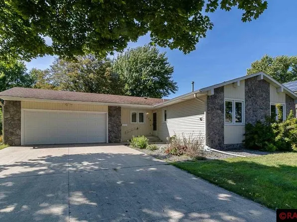 106 Merlin Cir, Mankato, MN 56001