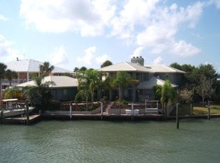 29 Finisterre St, Rockport, TX 78382