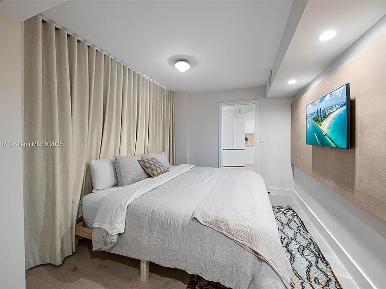 1881 Washington Ave #14F — Photo 8