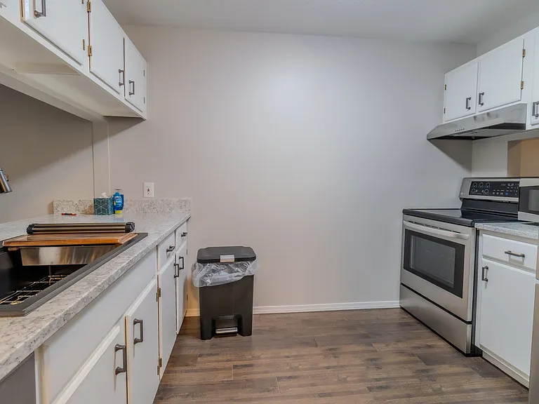 601 Riverine Dr #302 — Photo 5